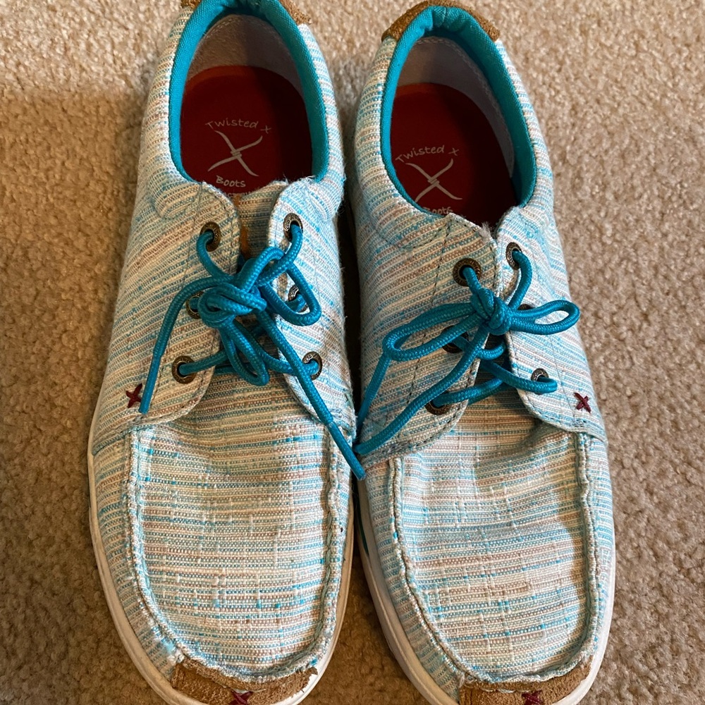 Twisted X teal stripes